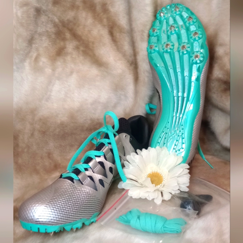 SAUCONY SHOWDOWN 4 RACING SHOES Silver, teal and black  New no box